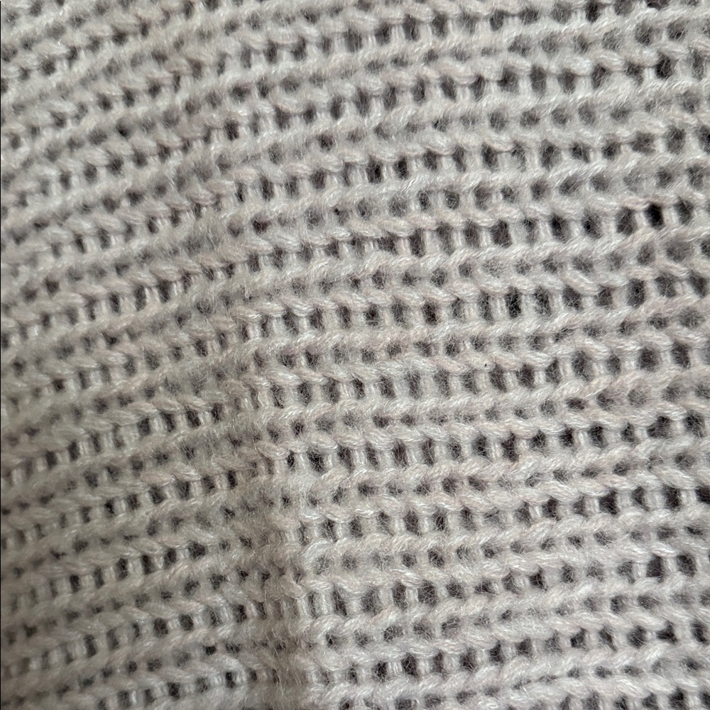 American Eagle Outfitters light pink V-Neck Sweater - Picture 4 of 4